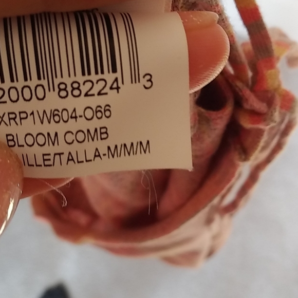 BCBG Generation crop top with side tie - Picture 3 of 4